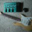 guitarra Squier y  multiefectos Boss ME-50