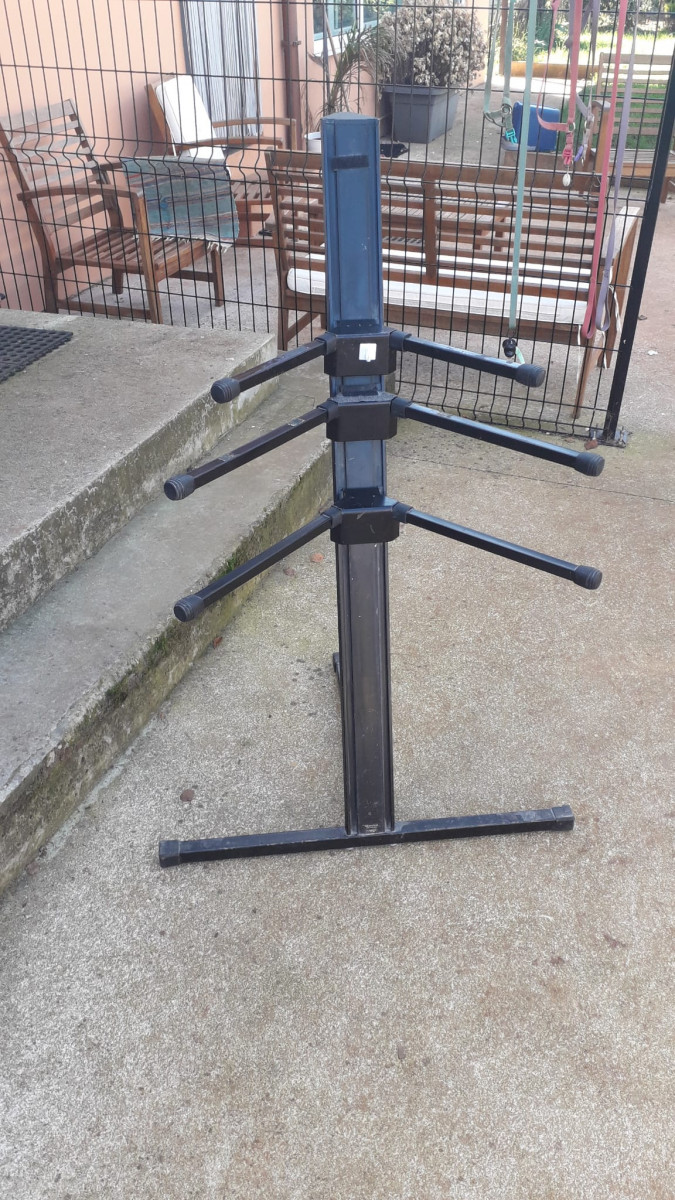 Detachable Metal Design Stand For Three Ultimate Support Synthesiser Keyboards Se Admiten