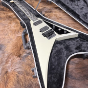 Jackson Pro Series Rhoads RRMG Satin Silver + Flight Case · Zaragoza · 900 €