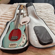 Musicman Sterling StingRay Ray34 Dorado Green (Sherwood Green) con extras · Lugo · 799 €