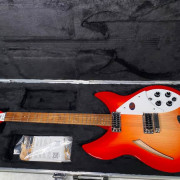 Rickenbacker 330 Fireglo 2026. Guitarra nueva aun sin estrenar. · Madrid · 2299 €