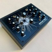 Magnetar, (Doble distorsion+delay) sintetizador de sobremesa · Cádiz · 375 €