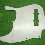 Golpeador y placa de Fender Jazz Bass · Madrid · 20 €