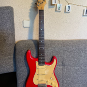 Guitarra Eléctrica Maison tipo Strato Roja