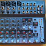 Mesa pequeña Behringer Xenyx 1202 · Valladolid · 65 €