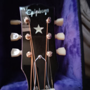 Guitarra electroacústica epiphone edición limitada · Zaragoza · 550 €
