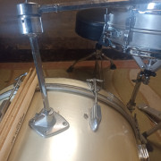 1 brazo PEARL Pieza soporte Toms/bombo + Consola roseta para bombo de la marca Pearl años 60 · Girona · 65 €
