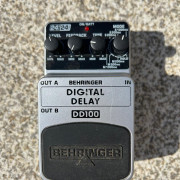 Pedal Delay Behringer DD100