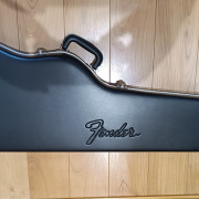 Estuche Fender original stratocaster y telecaster · Madrid · 120 €