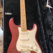 CAMBIO Fender Custom Shop Deluxe Stratocaster QMT 2014 Candy Red Maple · Valencia
