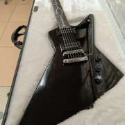 Vendo Gibson Explorer '76 (fabricada en 2008). Incluye estuche original. · Melilla · 1750 €