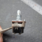 Potenciómetro CTS 500k Push/Pull short shaft (1979) · Lugo · 25 €