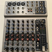 Mixer Peavey pv8