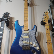 Fender American Ultra Stratocaster Cobra Blue · Toledo · 1830 €