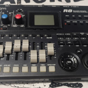 Zoom R8 con adaptador de red. · Barcelona · 120 €