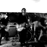 Banda de rock alternativo y post-hardcore busca guitarrista en Madrid · Madrid