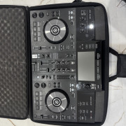 Mesa dj con altavoz · Sevilla · 1500 €