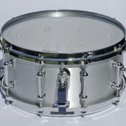 Caja de 14"x6,5" con casco y aros de aluminio · Segovia · 200 €
