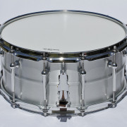 Caja de 14"x6,5" con casco de aluminio y 12 divisiones