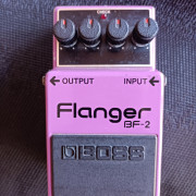 BF2 flanger MADE IN JAPAN, etiqueta negra