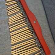 Cortinilla musical de percusión con varillas metálicas doradas