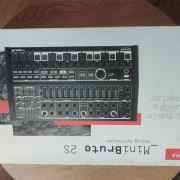 Minibrute 2s y Behringer neutron