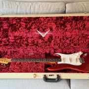 SOLO EL FINDE Fender Stratocaster LTD 1964 RSTD Heavy Relic Candy Apple Red · Madrid · 3700 €