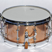 Caja de 14"x6,5" con casco de cobre y aros die cast · Segovia · 350 €