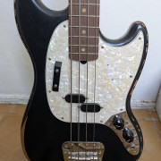 FENDER Mustang Bass Justin Meldan Johsen Road Worn Black