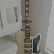Vendo (o podría cambiar) Schecter Ultra III Ivory Pearl / MINT · Valencia · 985 €