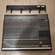 Mesa Mackie 24.8x2 8 bus analógica · Navarra · 400 €