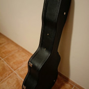 Estuche Fender Para Guitarra Acústica · Madrid · 75 €