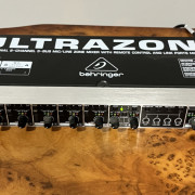 Behringer Ultrazone ZMX8210 mezclador de zonas rack 1U · Huesca · 50 €