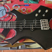 Vendo o Cambio Bajo BC RICH VIRGO · Madrid · 300 €