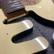 Busco guitarras o bajos antiguos para restaurar. · Madrid
