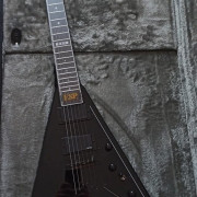 Guitarra ESP E-II V-II Standard negro. · Madrid · 1900 €