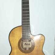 Guitarra Clásica Cutaway Amplificada · Asturias · 350 €