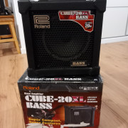 Roland cube bajo 20w · Zaragoza · 180 €