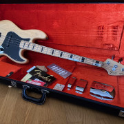 Jazz Bass American Vintage '75 -AVRI '75 · Málaga · 1500 €