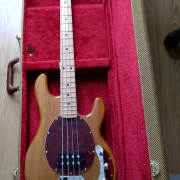 Bajo SX imitación Music Man StingRay muy buen estado con amplificador · Madrid · 150 €
