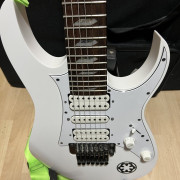 Ibanez universe Premium Blanca · Madrid