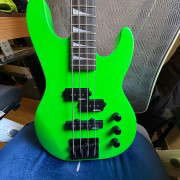 Bajo Jackson Dinky · Barcelona · 75 €