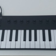 Native Instruments Komplete Kontrol M32 – Sin usar · Barcelona · 60 €
