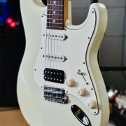 SUHR Classic Antique RW HSS Olympic White · Barcelona · 3100 €
