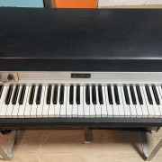 Rhodes Suitcase Piano para restaurar. · Barcelona · 1100 €