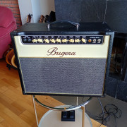 Bugera V22 de 22 vatios a válvulas (versión original) + Footswitch SIN APENAS USO · Asturias · 230 €