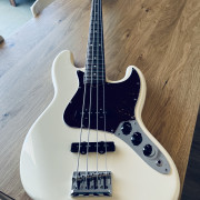 Fender Jazz Bass AMERICAN PROFESSIONAL II · Barcelona · 1800 €