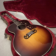 Gibson SJ-200 Autumn Burst · Granada · 3600 €
