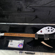 Rickenbacker 330 Jetglo 2026 . Nueva sin estrenar. · Madrid · 2250 €