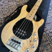 Ernie Ball MusicMan Sterling · Barcelona · 2000 €